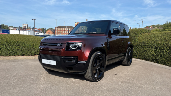 Land Rover Defender 5.0 P525 V8 90 Edition 3dr Auto Petrol Estate - Image 44